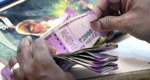 Shopkeeper refuses Rs 2,000 note, reason humorous.