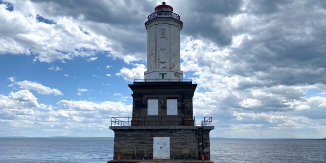 US offers free and auctioned lighthouses.