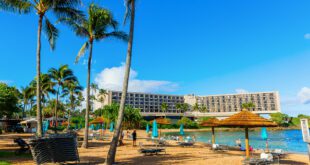 Hawaii's opulent hotels impress tourists continuously.