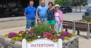 Piggly Wiggly wins Watertown Arts Council's Garden Award.