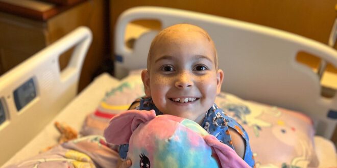 Tennessee girl's leukemia fight unites community.