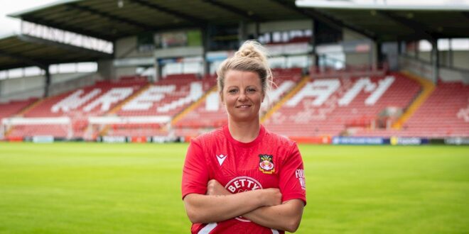 Ex-Wales star Hannah Keryakoplis joins Wrexham.