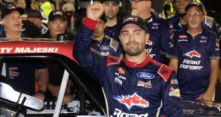 Majeski triumphs, commences playoffs with impressive win.