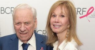 Entertainment mogul Herbert Siegel dies at 95.